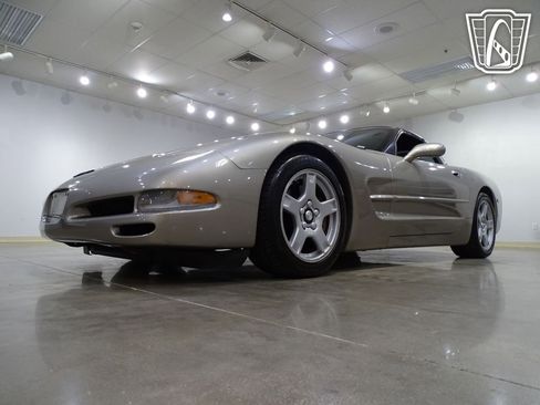 Used 1998 Chevrolet Corvette Coupe w/ Roof Pkg image 5