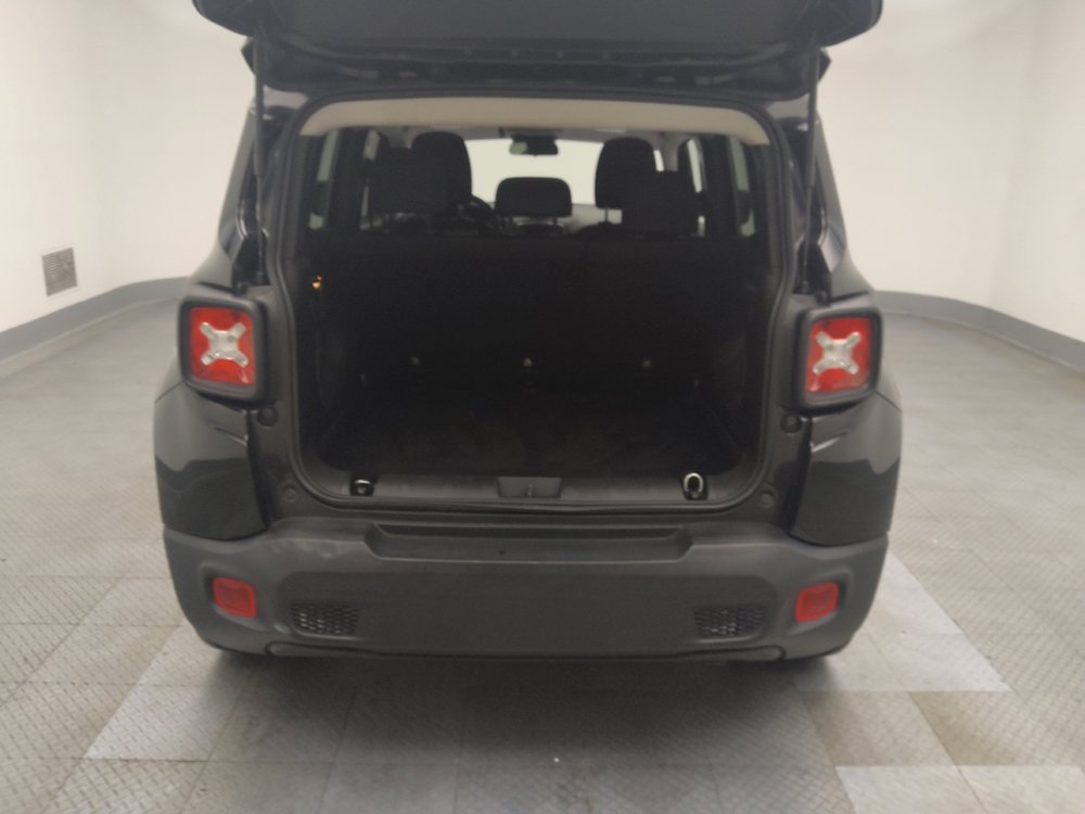 Used 2020 Jeep Renegade Latitude FWD image 29