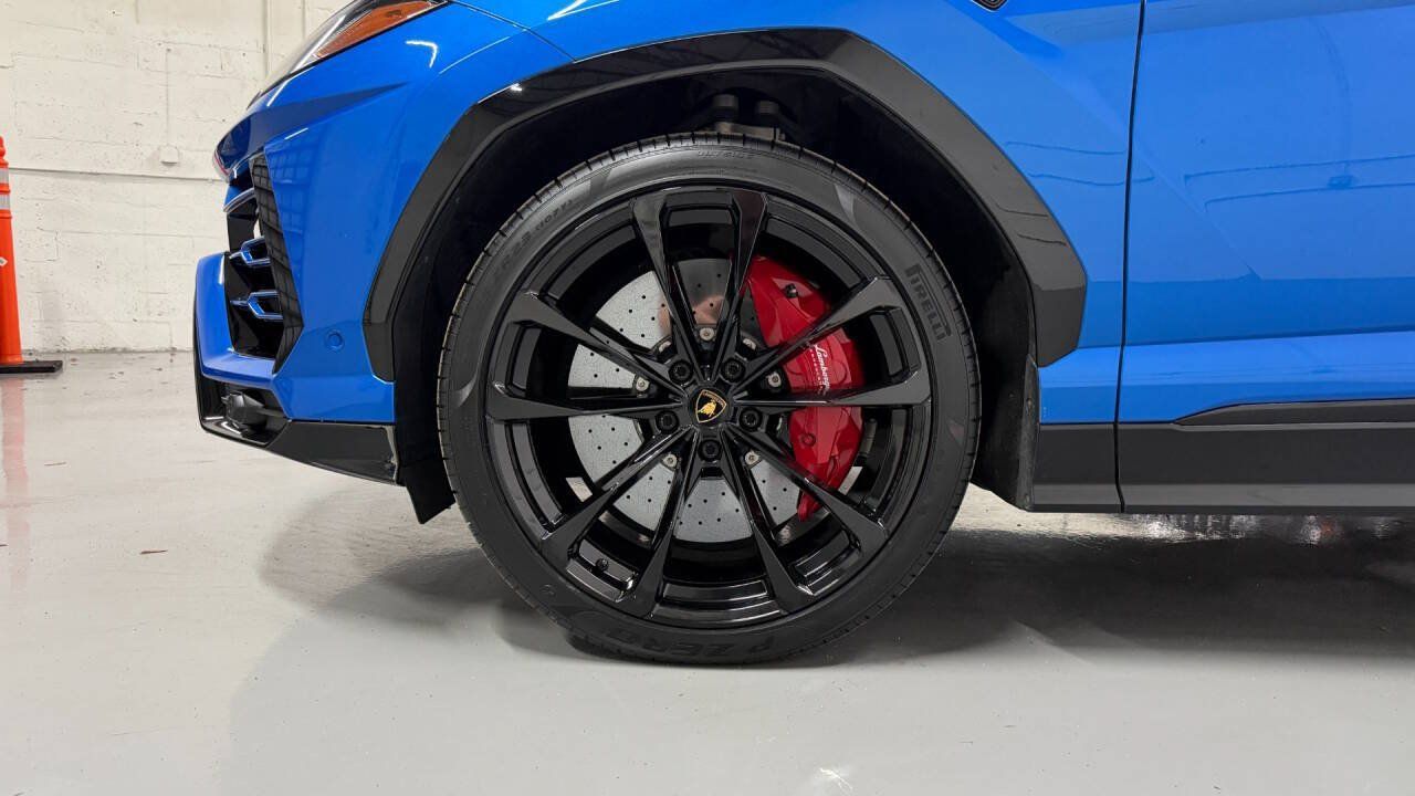 Used 2021 Lamborghini Urus AWD/4WD image 34