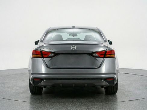 Used 2025 Nissan Altima 2.5 SV image 7