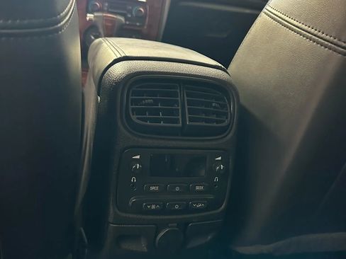 Used 2009 GMC Envoy Denali w/ Sun And 6-Disc Cd Package image 34