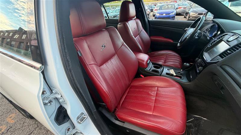 Used 2014 Chrysler 300 S w/ Luxury Group AWD/4WD image 8
