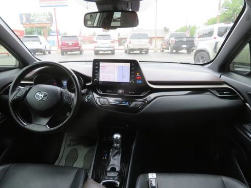 Used 2019 Toyota C-HR Limited FWD image 17