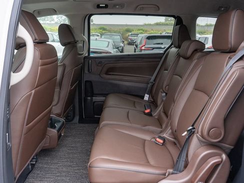 New 2026 Honda Odyssey Touring image 11