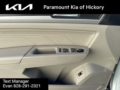 Used 2023 Volkswagen Atlas SE image 19