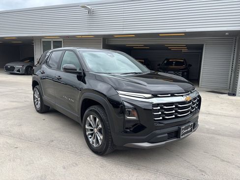 Used 2025 Chevrolet Equinox LT image 3