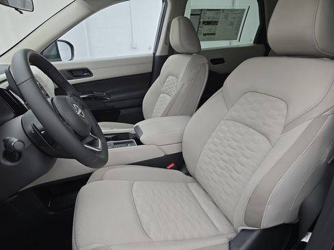 New 2025 Nissan Pathfinder SV image 16