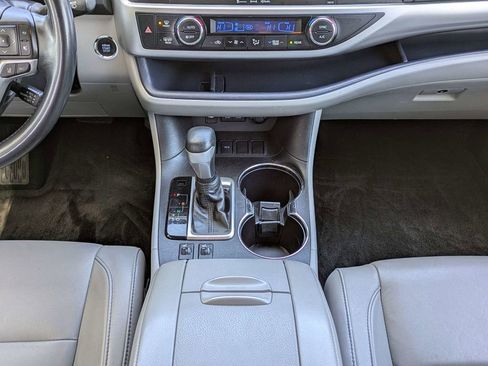 Used 2018 Toyota Highlander XLE image 20