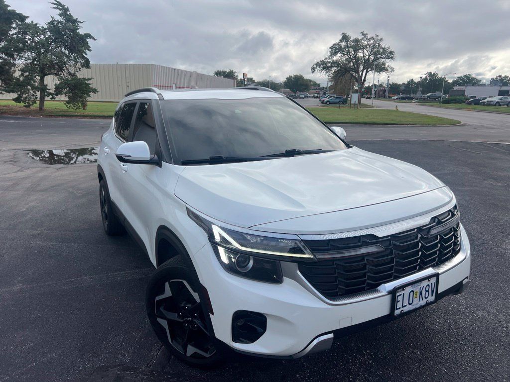 Used 2024 Kia Seltos EX AWD/4WD image 2