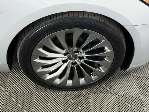 Used 2019 Genesis G90 3.3T Premium image 13