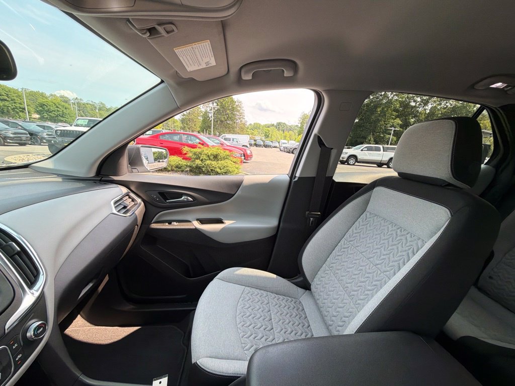 Used 2024 Chevrolet Equinox LS w/ LS Convenience Package AWD/4WD image 32