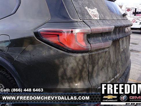 Used 2024 GMC Acadia AT4 w/ Super Cruise Package image 9