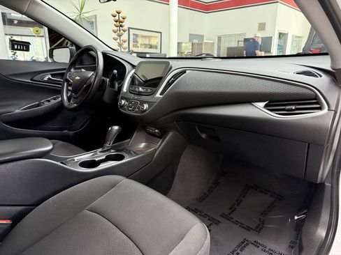 Used 2019 Chevrolet Malibu RS FWD image 18