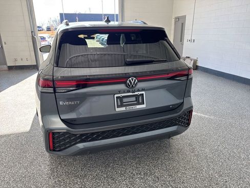 New 2026 Volkswagen Tiguan SE R-Line AWD/4WD image 3