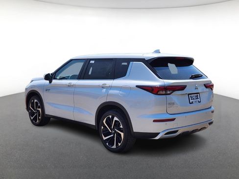New 2025 Mitsubishi Outlander SE image 4