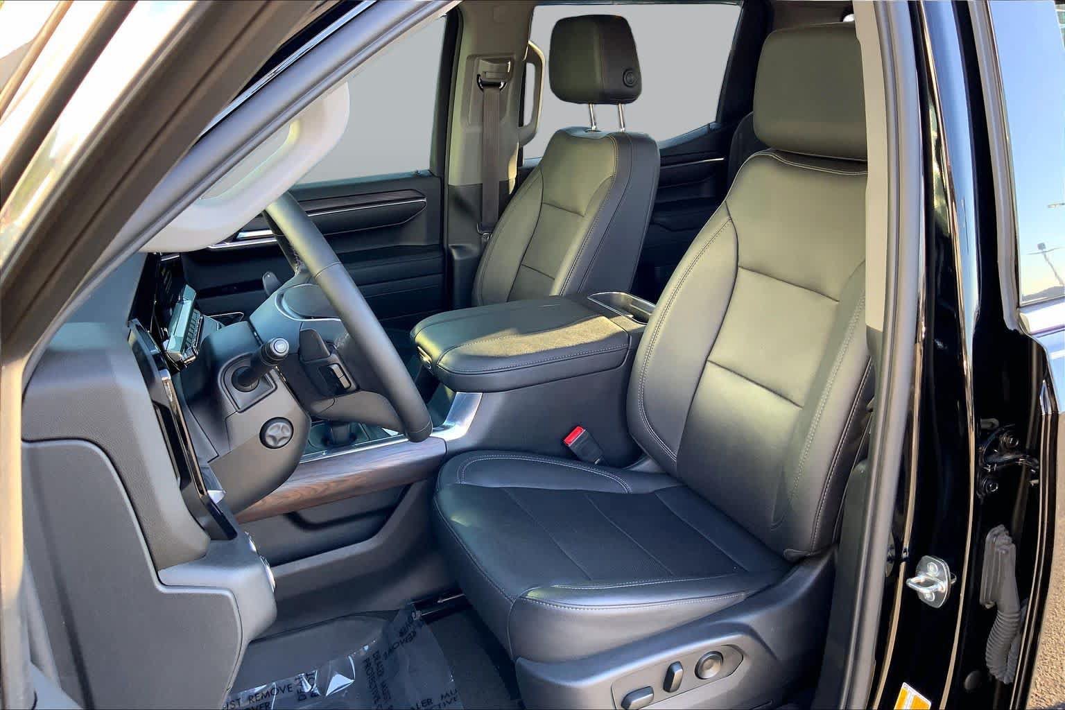 Used 2023 GMC Sierra 1500 SLT w/ SLT Premium Plus Package AWD/4WD image 7