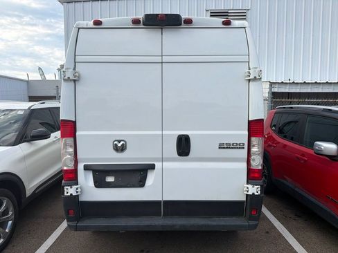 Used 2024 RAM ProMaster 2500 w/ Convenience Group FWD image 3