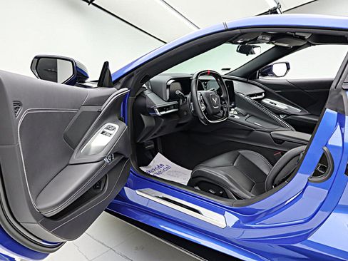 Used 2021 Chevrolet Corvette Stingray Coupe w/ 1LT RWD image 30