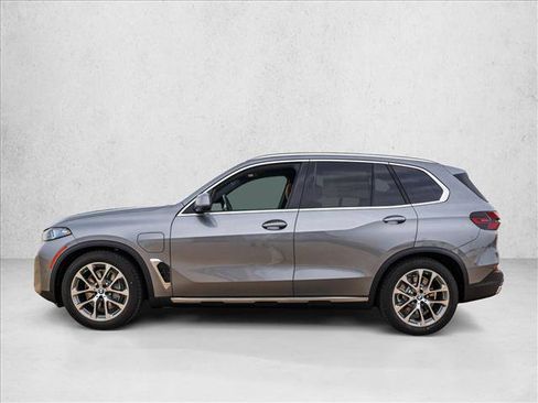 New 2026 BMW X5 xDrive50e w/ Climate Comfort Package AWD/4WD image 8
