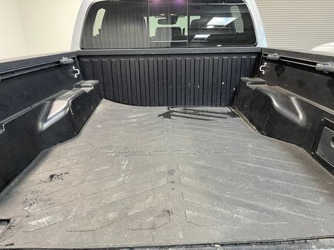 Used 2021 Toyota Tacoma TRD Off-Road w/ TRD Premium Off Road Package AWD/4WD image 17