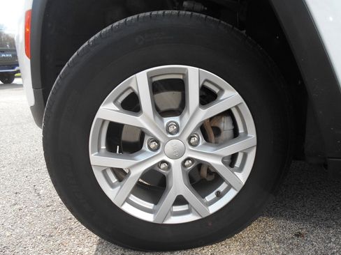 Certified 2023 Jeep Grand Cherokee Limited AWD/4WD image 11