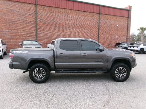 Used 2021 Toyota Tacoma TRD Sport w/ Technology Package image 2
