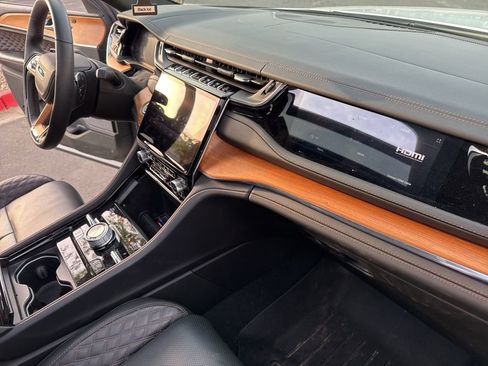 Used 2025 Jeep Grand Cherokee Summit image 21