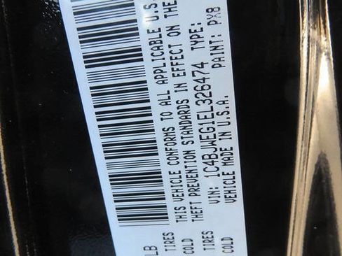 Used 2014 Jeep Wrangler Unlimited Sahara image 32