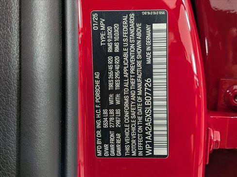 Certified 2025 Porsche Macan image 30