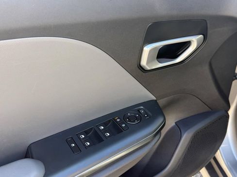Used 2025 Kia K4 FWD image 21