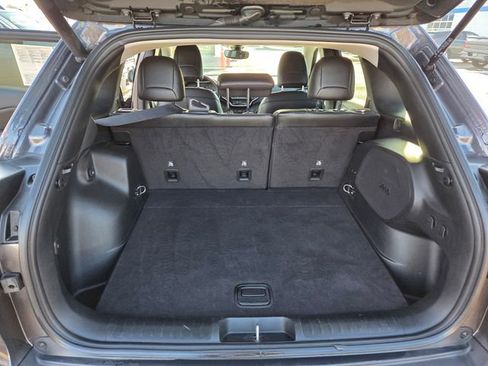 Used 2020 Jeep Cherokee Limited image 17