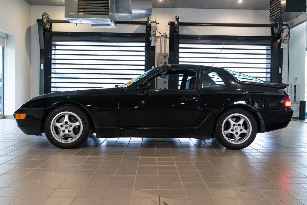 Used 1994 Porsche 968 Coupe RWD image 2