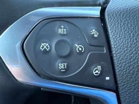 Used 2023 Chevrolet Traverse LT image 17