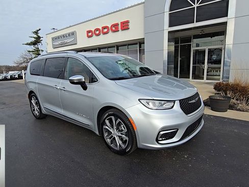 New 2026 Chrysler Pacifica Pinnacle image 1