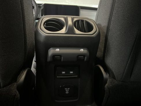 Used 2025 Jeep Wrangler Unlimited Sahara w/ Safety Group AWD/4WD image 20