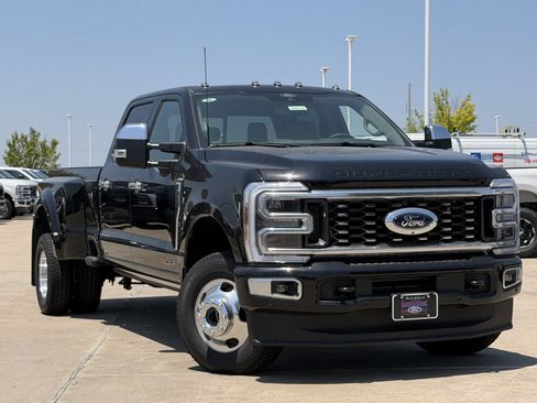 New 2026 Ford F350 Platinum w/ Platinum Plus Package AWD/4WD image 2