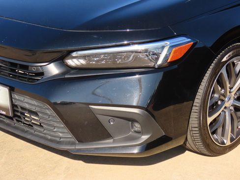 Used 2022 Honda Civic Touring image 3