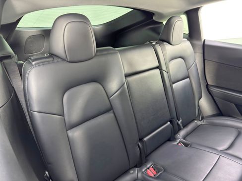 Used 2021 Tesla Model Y 2WD image 40