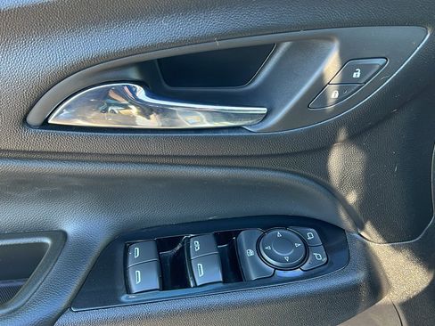 Certified 2024 Chevrolet Equinox Premier image 16