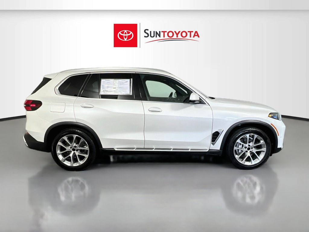 Used 2025 BMW X5 xDrive40i AWD/4WD image 2