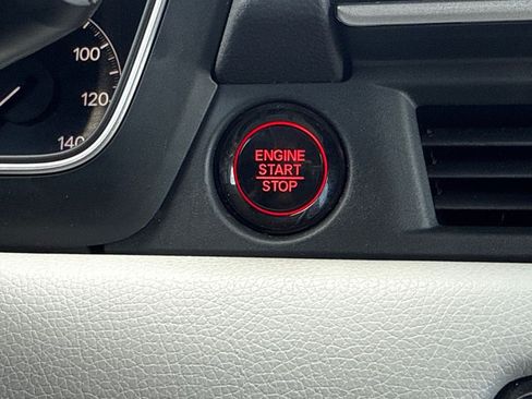 Certified 2023 Honda Pilot Touring image 29