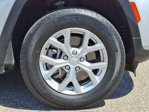 Used 2023 Jeep Grand Cherokee L Limited AWD/4WD image 9