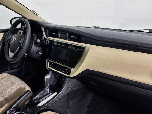 Used 2017 Toyota Corolla LE FWD image 26
