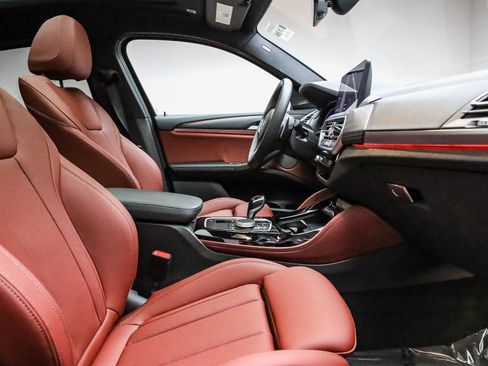 Used 2025 BMW X4 xDrive30i w/ Premium Package image 18