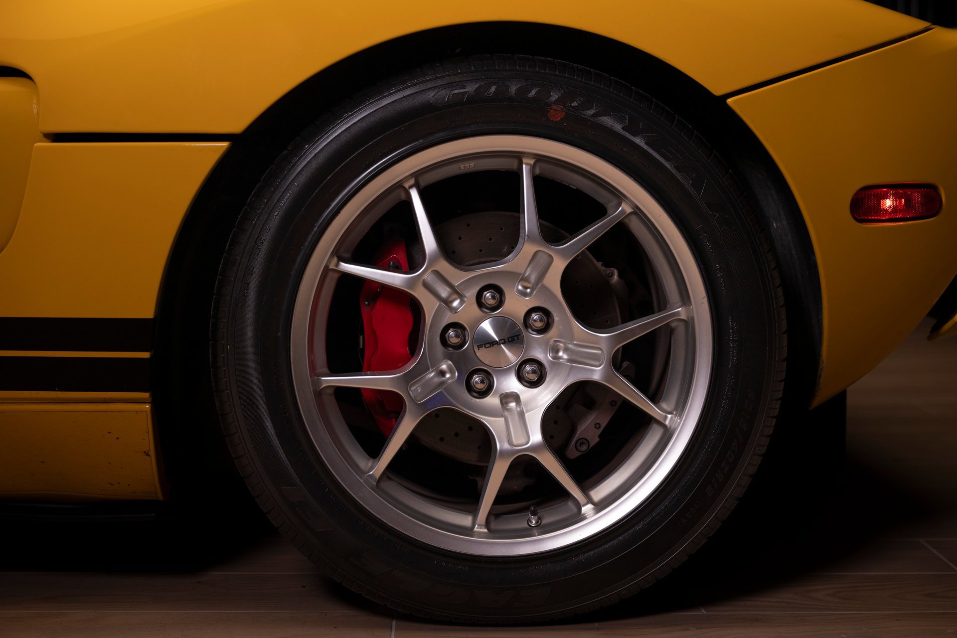 Used 2005 Ford GT RWD image 31