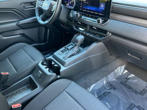 Used 2024 Chevrolet Colorado W/T image 16