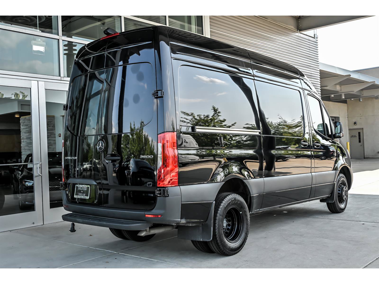 Used 2025 Mercedes-Benz Sprinter 3500 image 3