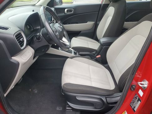 Used 2023 Hyundai Venue SEL FWD image 16