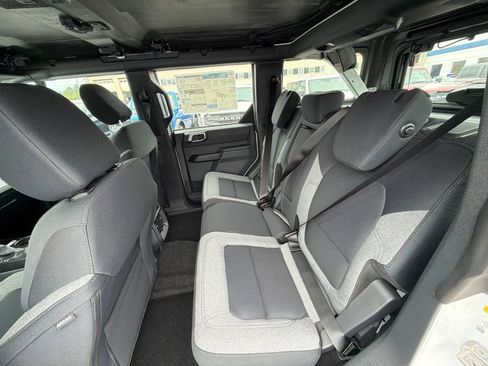 New 2026 Ford Bronco 4-Door AWD/4WD image 9