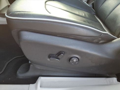 Used 2023 Chrysler Pacifica Limited image 11